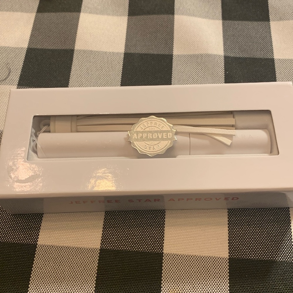 Jeffree Star white mascara New in box